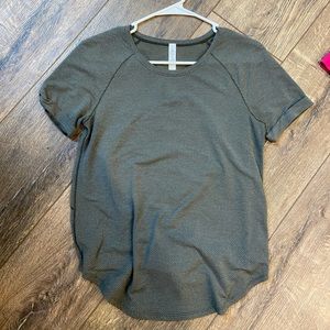 Lululemon short sleeve top